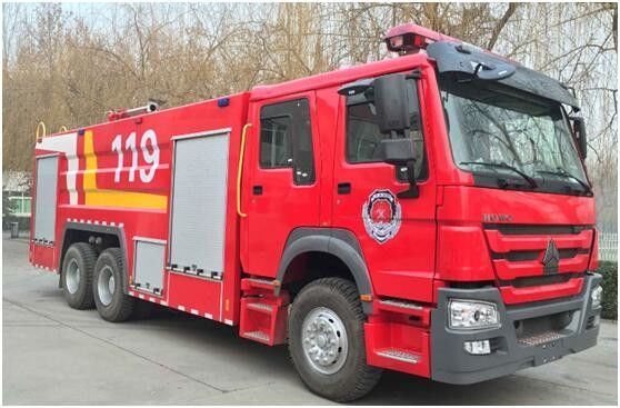 HOWO 10 Wheeled Heavy Duty Fire Truck Red Color With 15000L Foam Tank