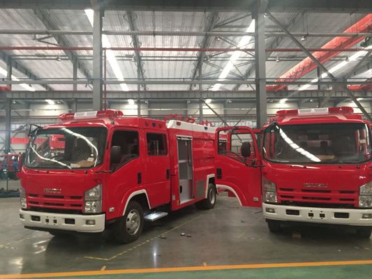 Camión de bomberos del bosque del rescate 4x2 de la extinción de incendios con capacidad 2000L