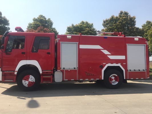 Camión de bomberos de espuma de agua Sinotruk 8000L con cabina doble multifuncional