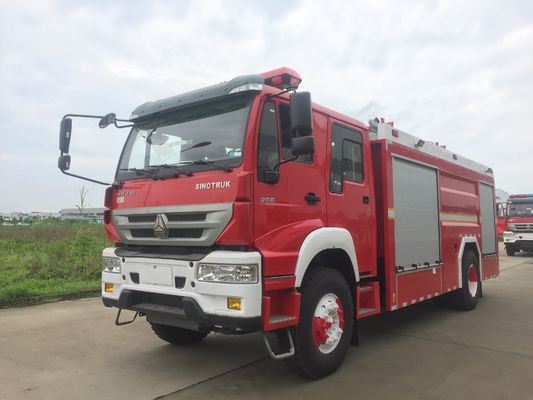 Tipo de camión de bomberos forestales de HOWO 196kw 4x2 capacidad de espuma de 6 toneladas con cabina doble