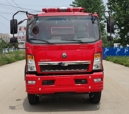 Coche de bomberos 4x2 9000L del rescate del agua de HOWO 118KW para la extinción de incendios