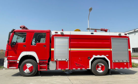 El camión de bomberos resistente 6 de SINOTRUK 228kw rueda el tipo capacidad de la espuma de 8000 litros