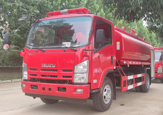 Color rojo del coche de bomberos 4x2 de ISUZU 190HP Forest con el tanque de agua 8t